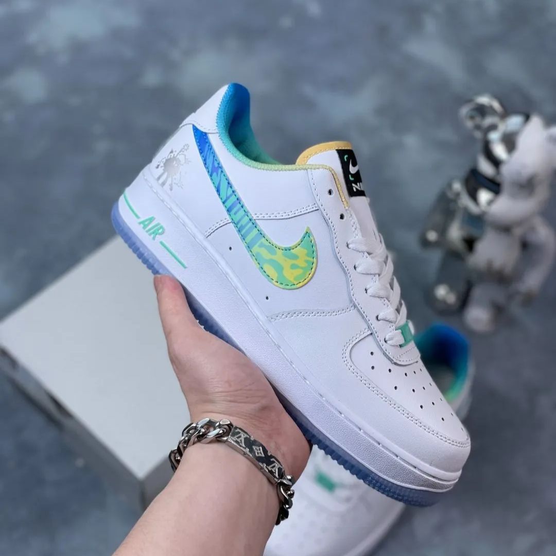エアフォース1 ホワイト マルチカラー（Nike GS Air Force 1 LV8 