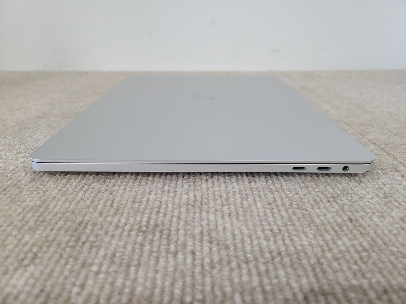MacBook Pro 13 (2019) Core i5 16GB/256GB SV 中古 - メルカリ