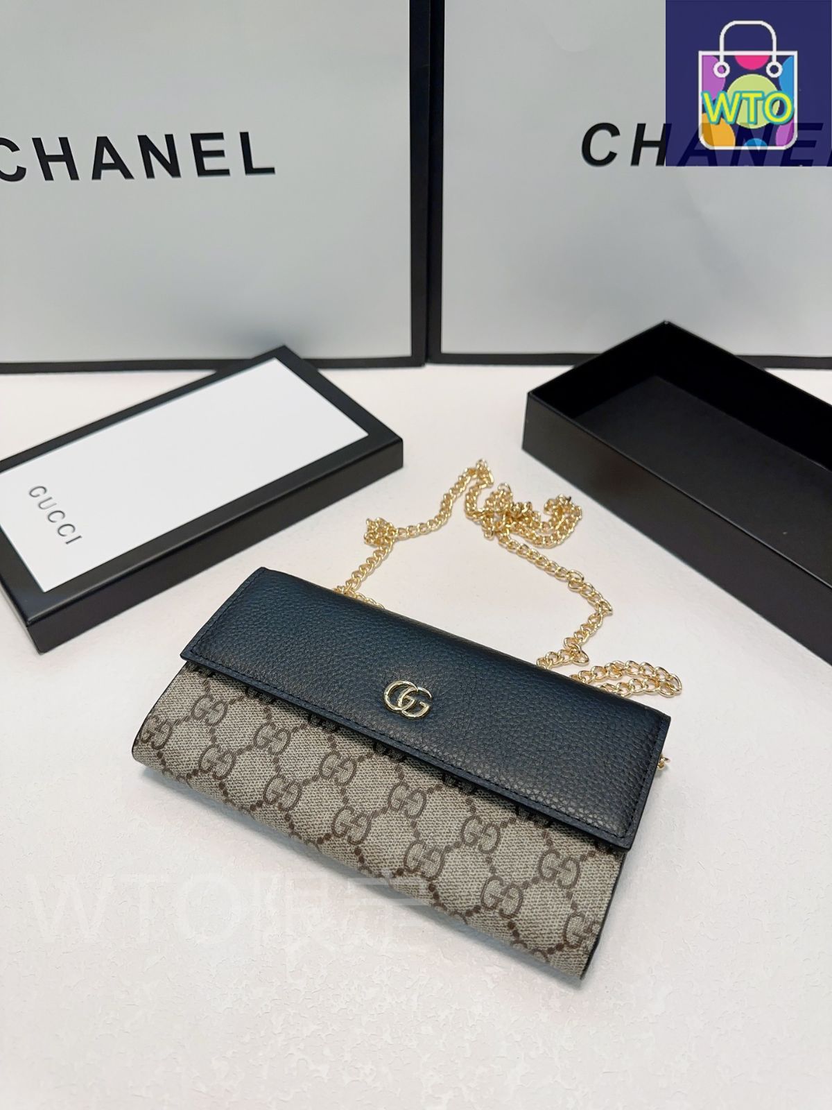 今日 Gucci グッチ ショルダーウォレット レザーを使用した精巧なハードウェア付きデザイン