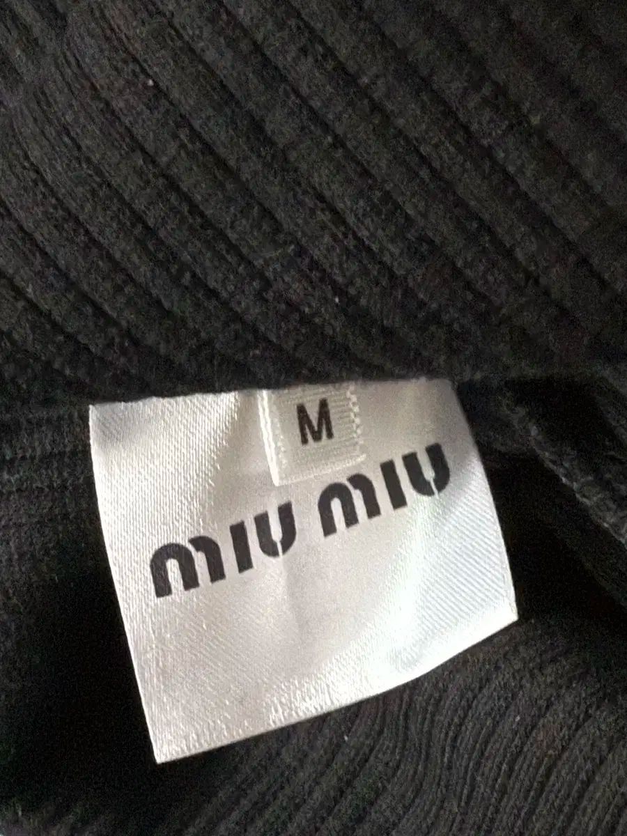  MIU ミュウミュウ トップス ハイネック 長袖 Tシャツ カットソー