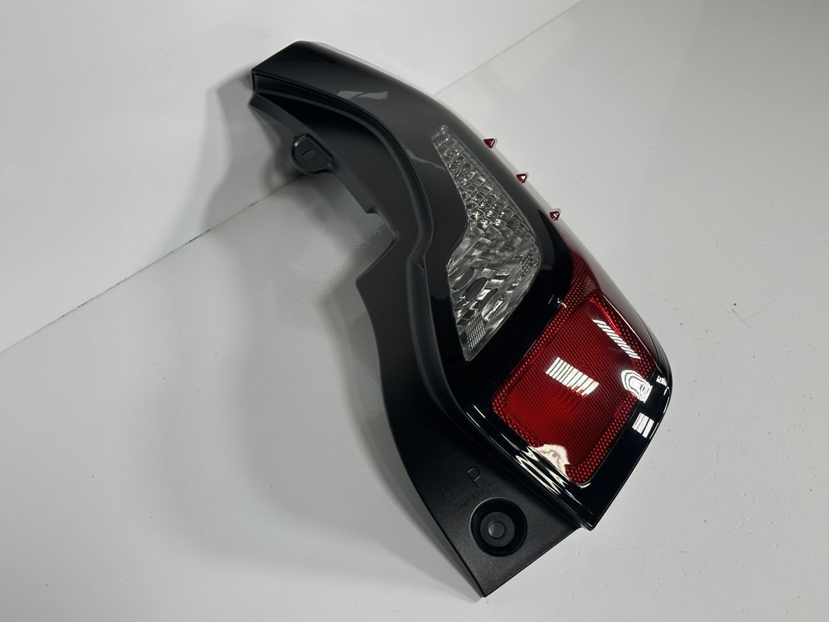 右テールランプ テールライト