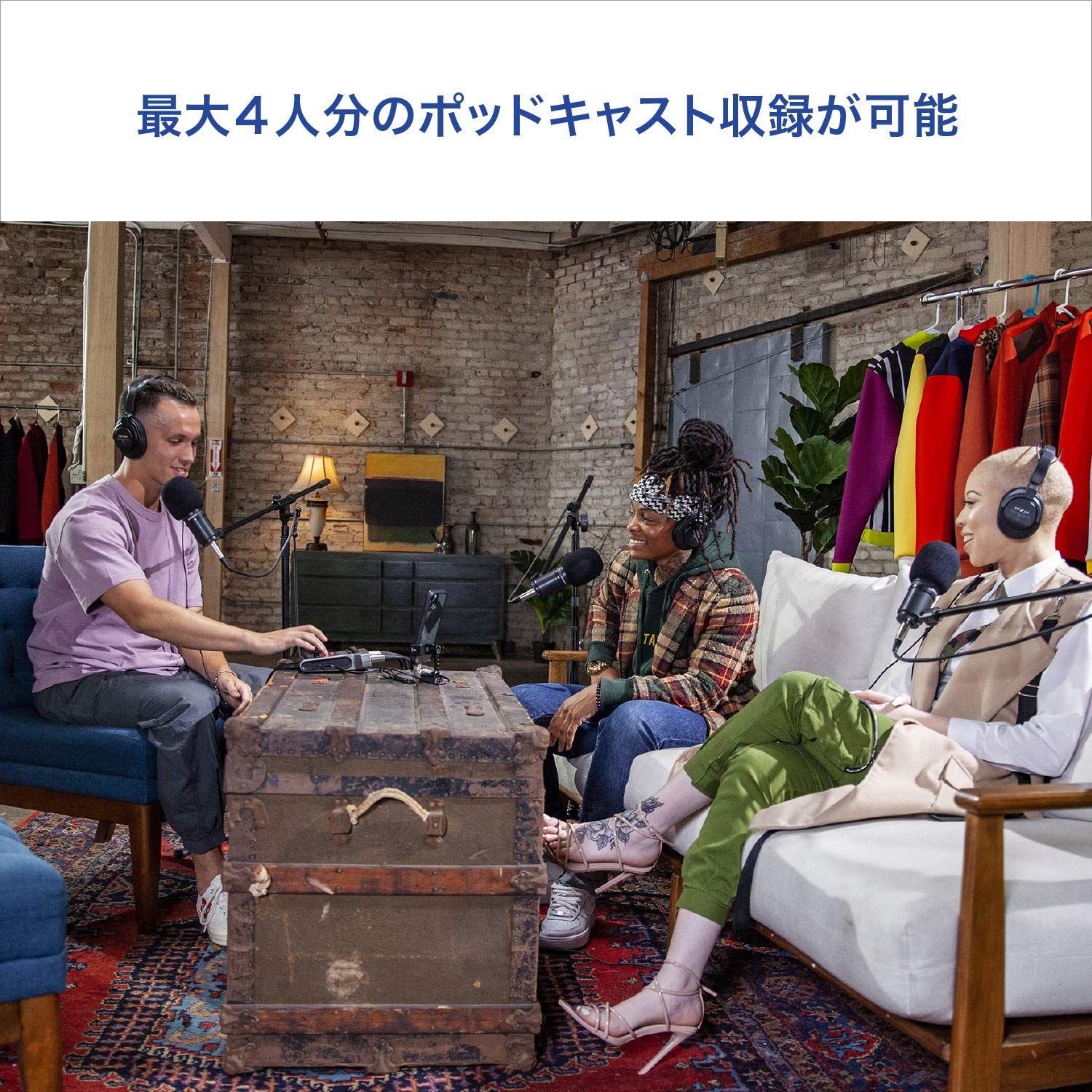 ZOOM ズーム P4 ポッドキャスト機材 シルバー ライブ配信用レコーダー 1～4人用 4マイク入力 4ヘッドフォン出力 4トラック同録 最大70dBゲイン プロ品質 マイクプリアンプ内蔵 パソコン Android iOSデバイスに録音 Pシリーズ