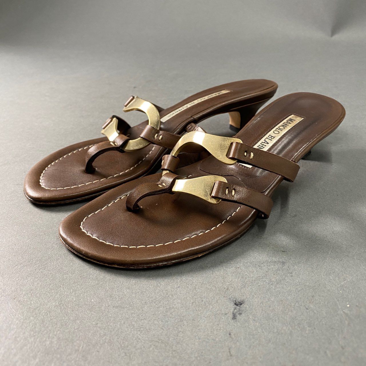 2A23 MANOLO BLAHNIK マノロブラニク トングサンダル 35 1/2 ブラウン 