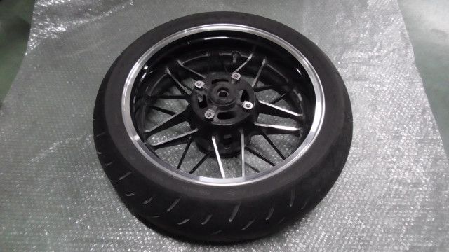 Z900RS ZR900C の リアホイール タイヤ付 1748910013