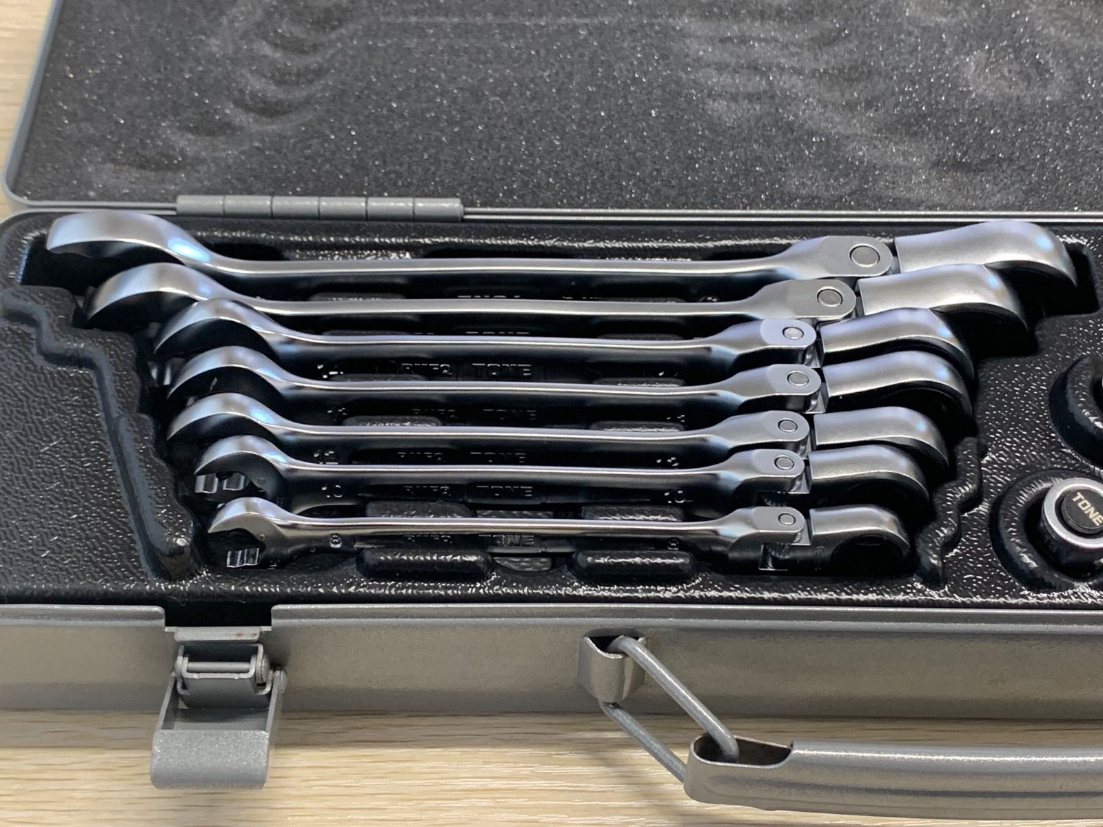 秋の新作が早くも激安！ TONE 首振めがねラチェットセット RMFQ700BR A385 ほっそりとした