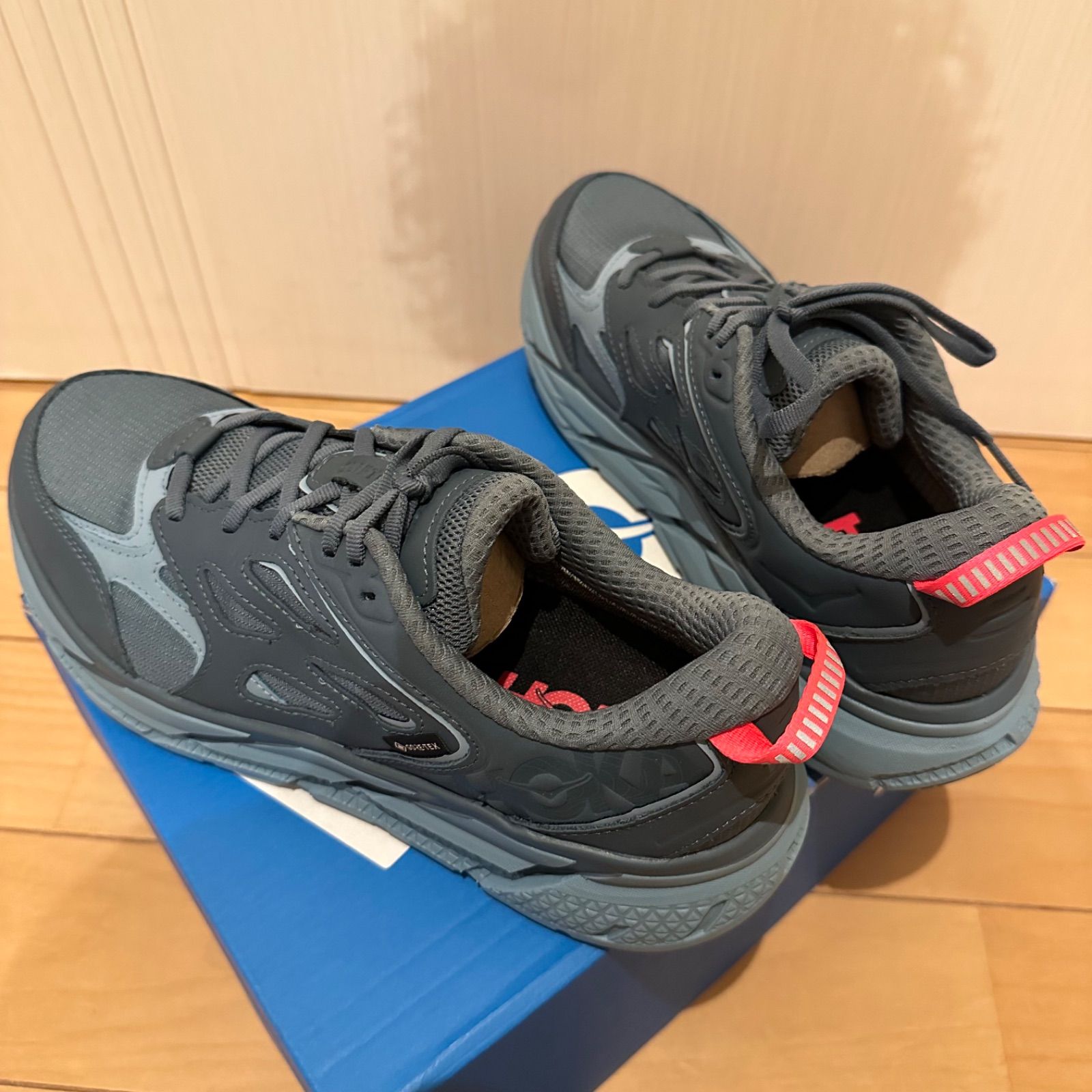 新品】ホカオネオネ U CLIFTON L GTX レザー 正規品 - メルカリ 