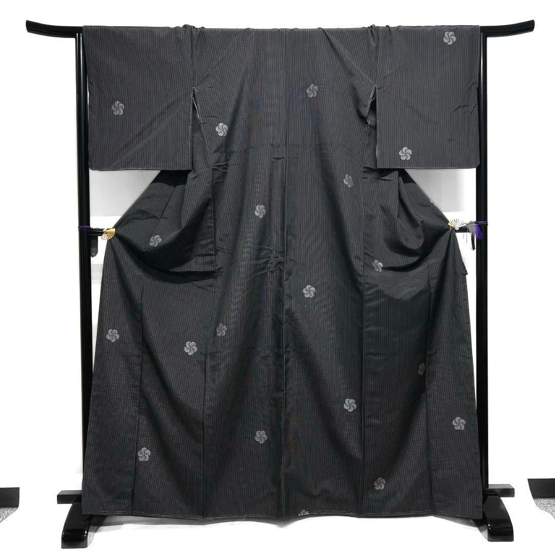 未着用　お召　縦縞　梅花　モノトーン　黒　グレー　着物　032a d 未着用 お召 縦縞 梅花 モノトーン 黒 グレー 着物 032a d