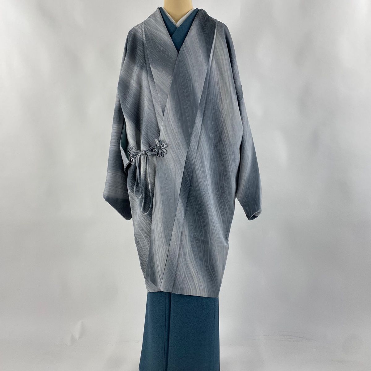 道中着 身丈102.5cm 裄丈70.5cm L 和装コート ほていや 落款 地紋 斜めぼかし 灰色 正絹