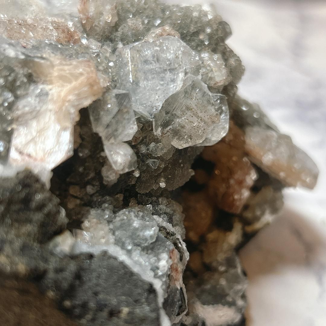 スティルバイト 玄武岩上のカルセドニー