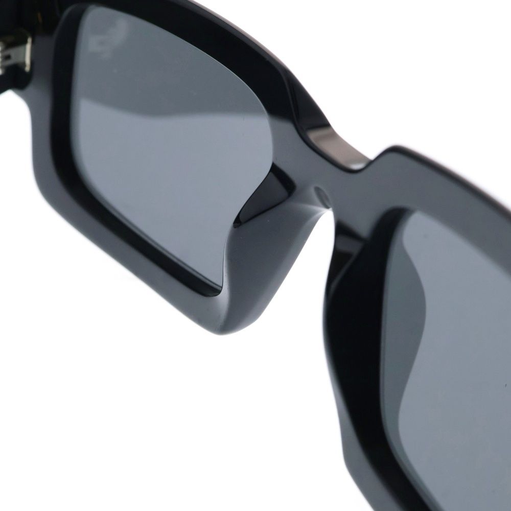 PRADA ブラック スクエアサングラス Prada Eyewear プラダ・アイウェア プラダ シンボル スクエア