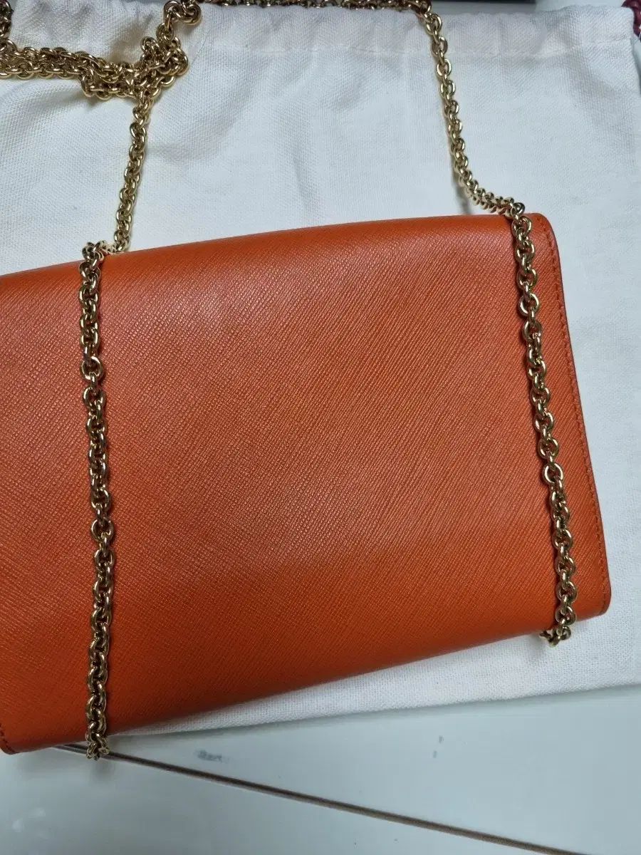 フェラガモクロス チェーンバッグ