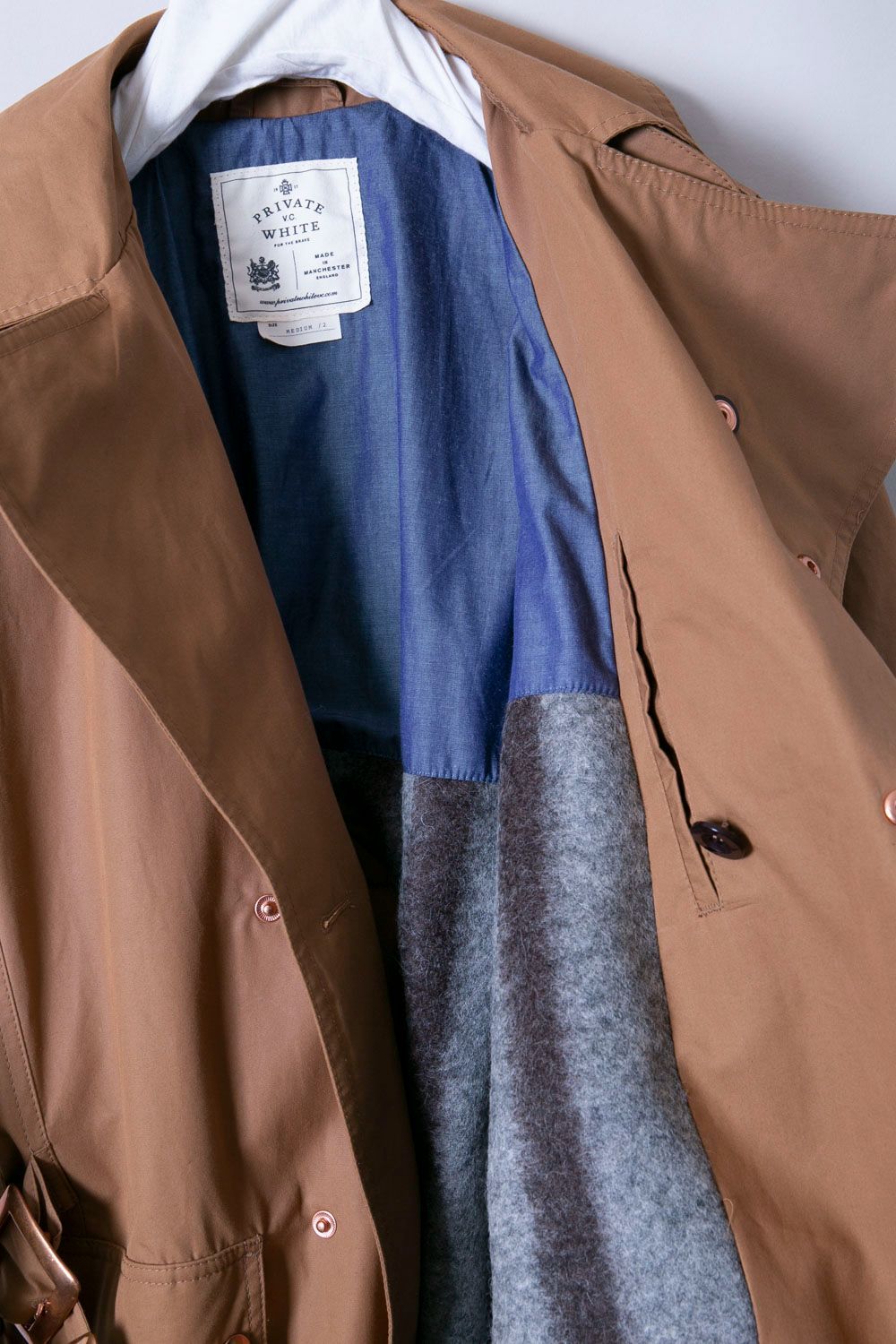 □ PRIVATE WHITE V.C トレンチコート キャメル 47517 private white v.c ロイヤル エンフィールドトレンチコート