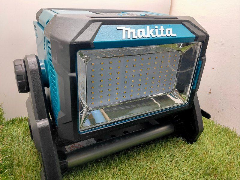 マキタ Makita 充電式スタンドライト 40Vmax バッテリ 充電器別売 ML008G 青
