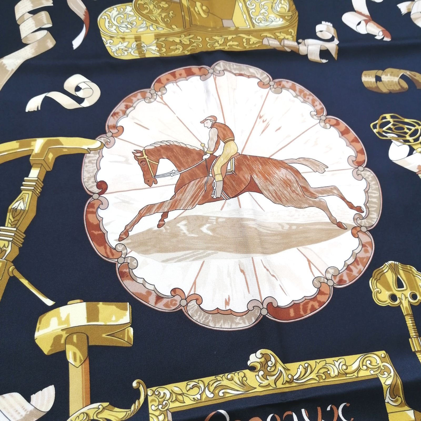 希少　HERMES エルメス　カレ90 黒　Copeaux おがくず 美品 エルメス HERMES スカーフ カレ90 おがくず Copeaux 大判