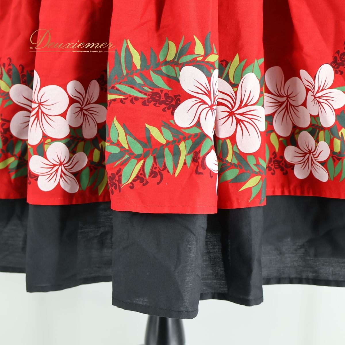 ハワイ製 フラダンス衣装】レッド系 パウスカート 赤 黒 緑 白