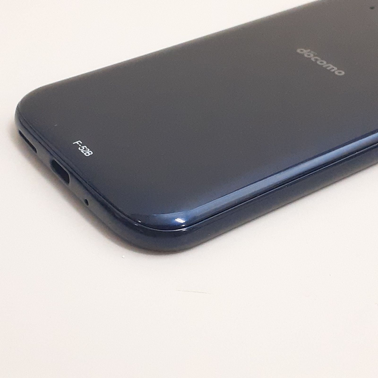 らくらくスマートフォン F-52B