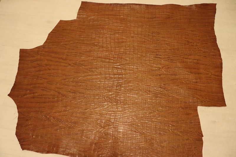 キャメルブラウン 122ds ヌメ革 ショルダーレザー 牛革 イタリア レザー 絞り加工×クロコ型押し はぎれ 一枚革 レザークラフト 革 皮 本革 diy 生地 材料