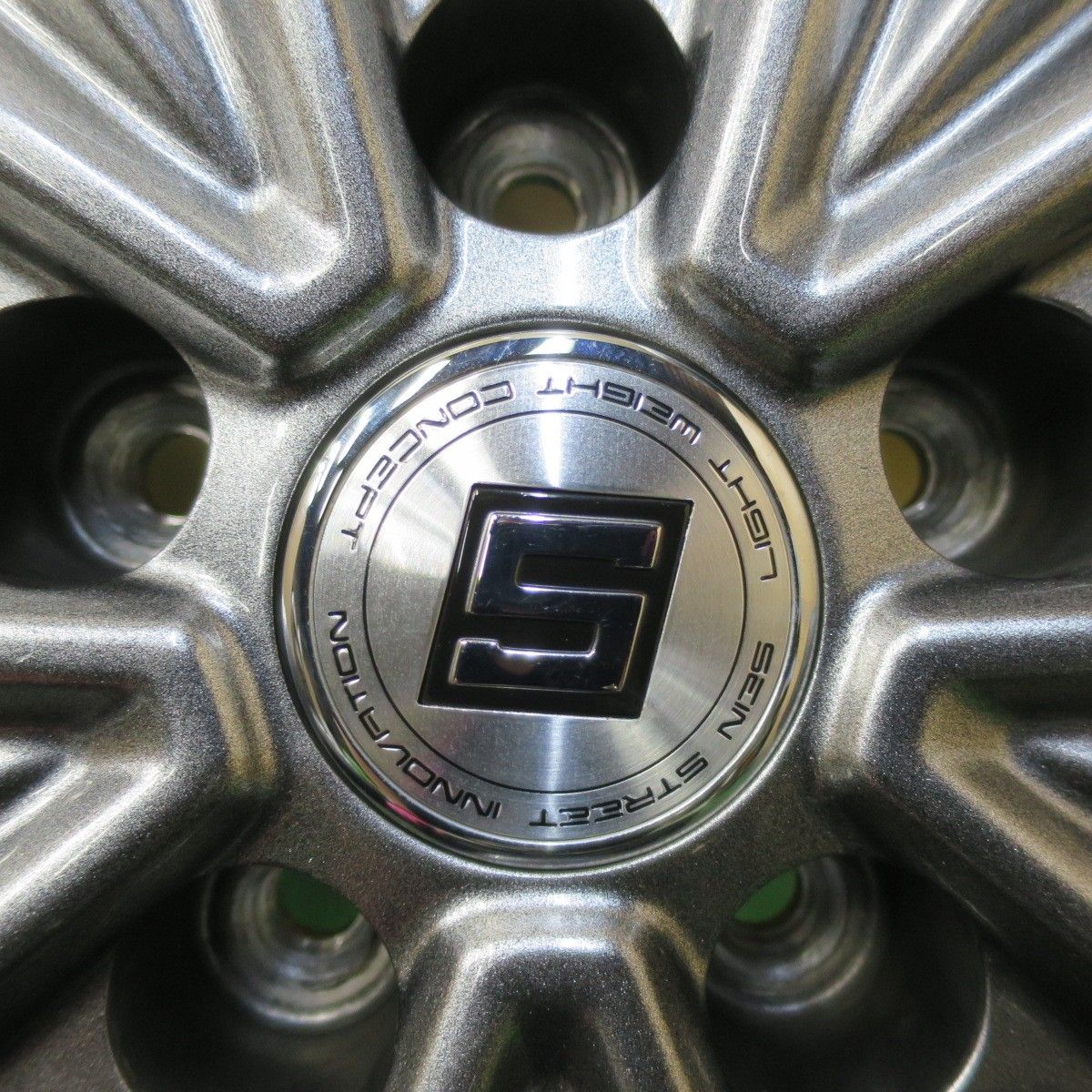 キレイ★スタッドレス 215/60R17 WAREN HOT STUFF ブリヂストン ブリザック REVO GZ ヴァーレン ホットスタッフ 17インチ★ バリ溝！キレイ！9.5分以上☆スタッドレス 215⁄60R17 グッドイヤー