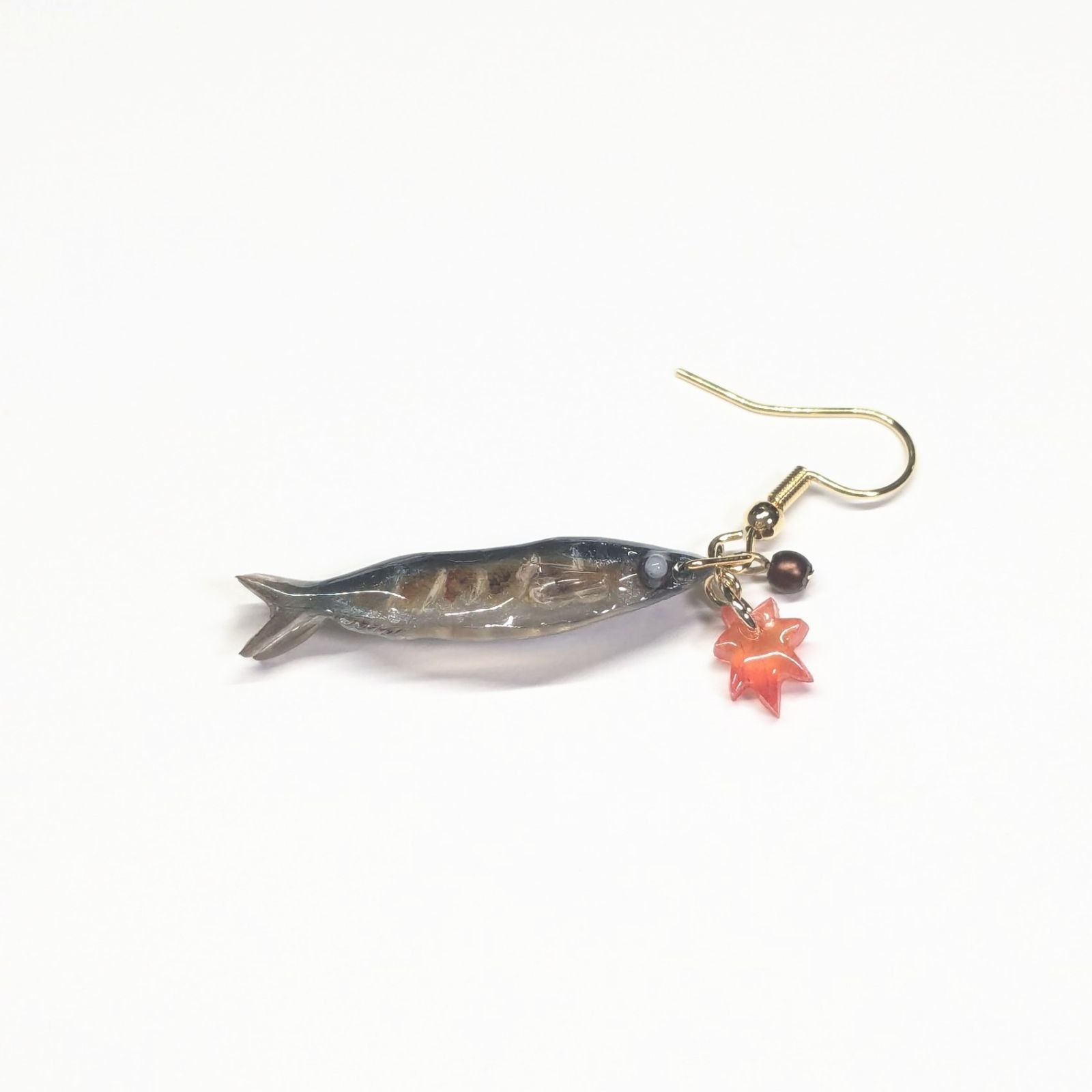秋刀魚(さんま)の塩焼きと酒器の秋ピアス - メルカリ