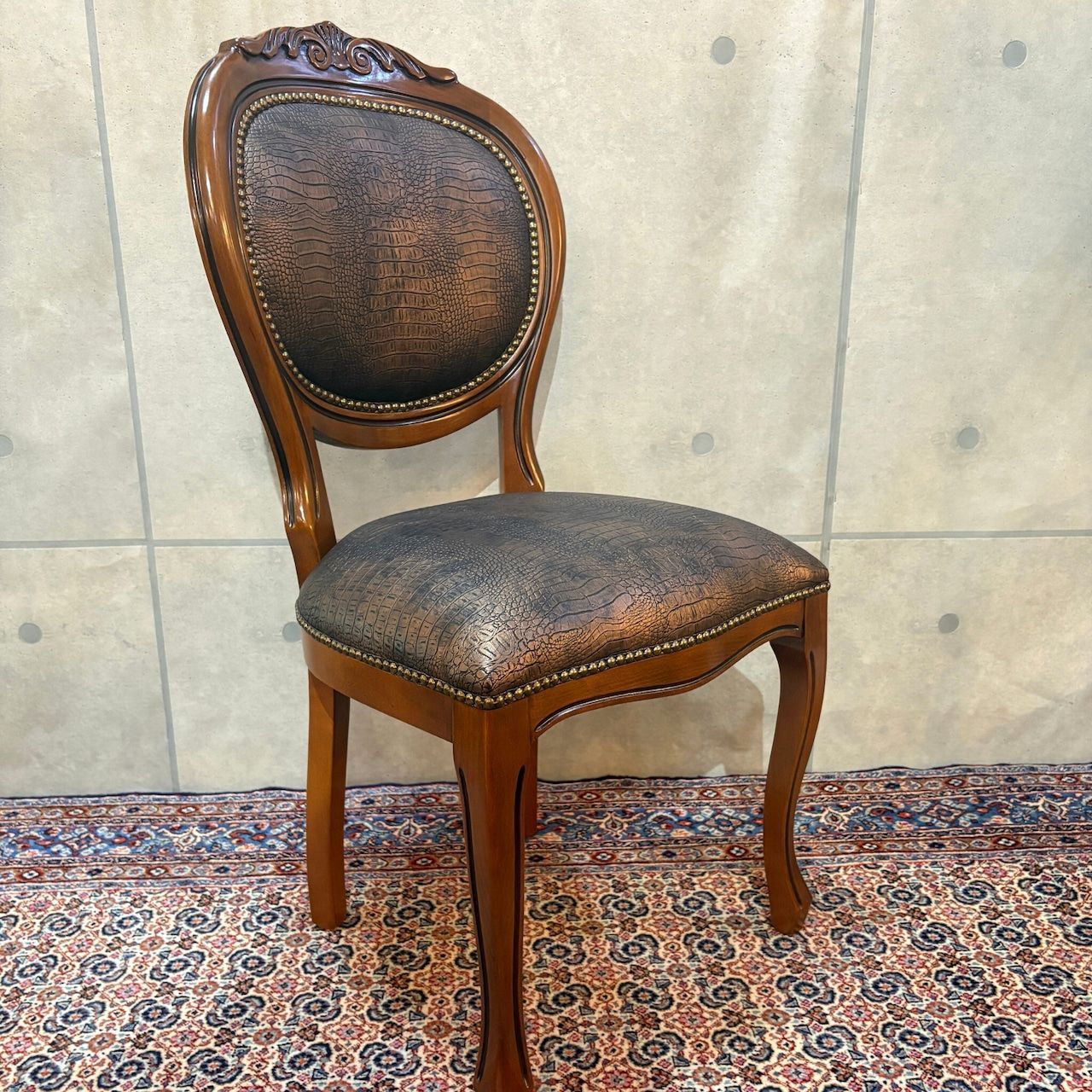 イタリア製 ダイニングチェア 椅子 | 木製フレーム 合皮張り | コイルスプリング | サンゲツ生地 WWW_NOITHATQUANGTHANH_NET