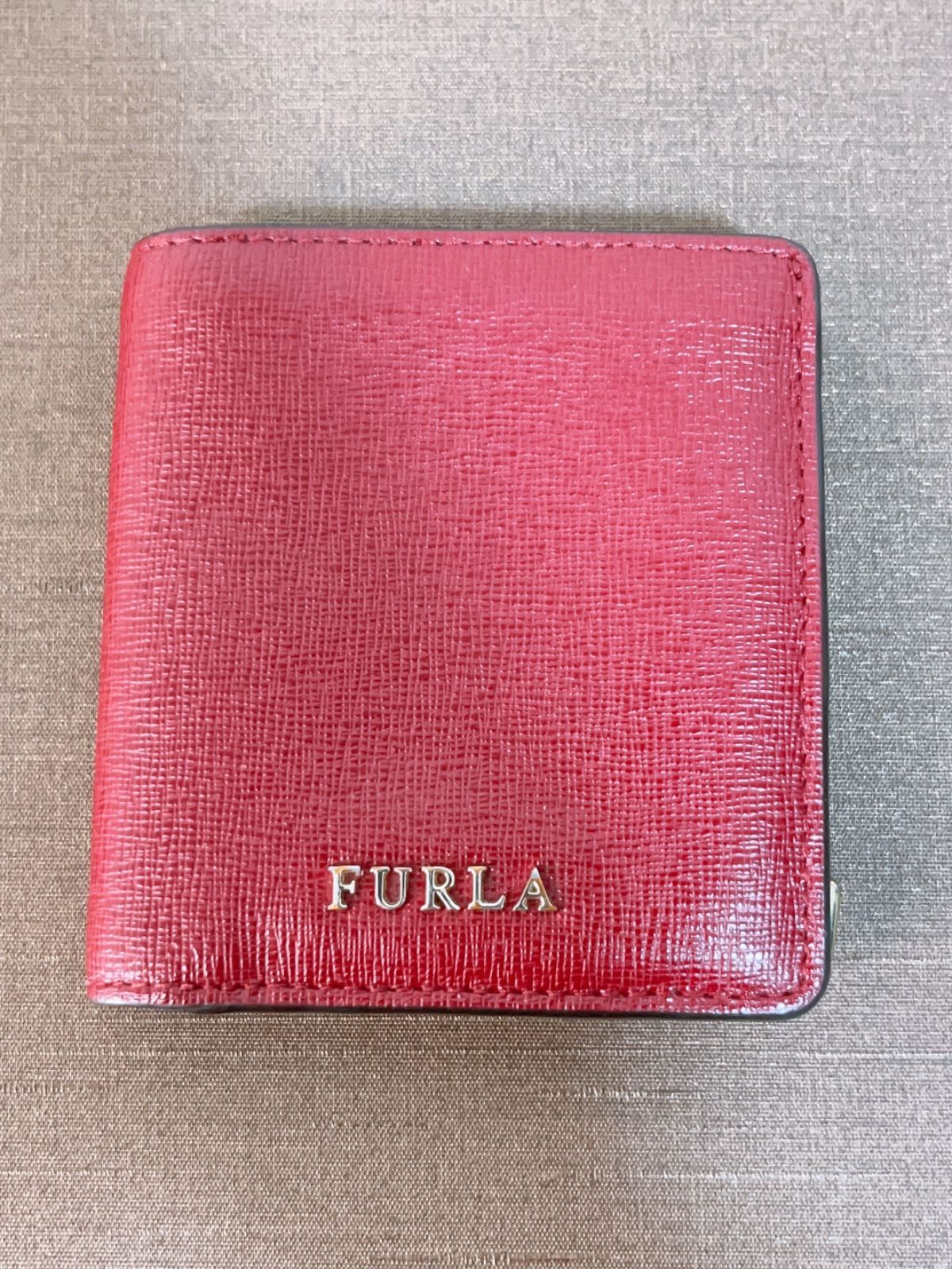 FURLA 二つ折り財布 ワインレッド レザー ロゴ - メルカリ