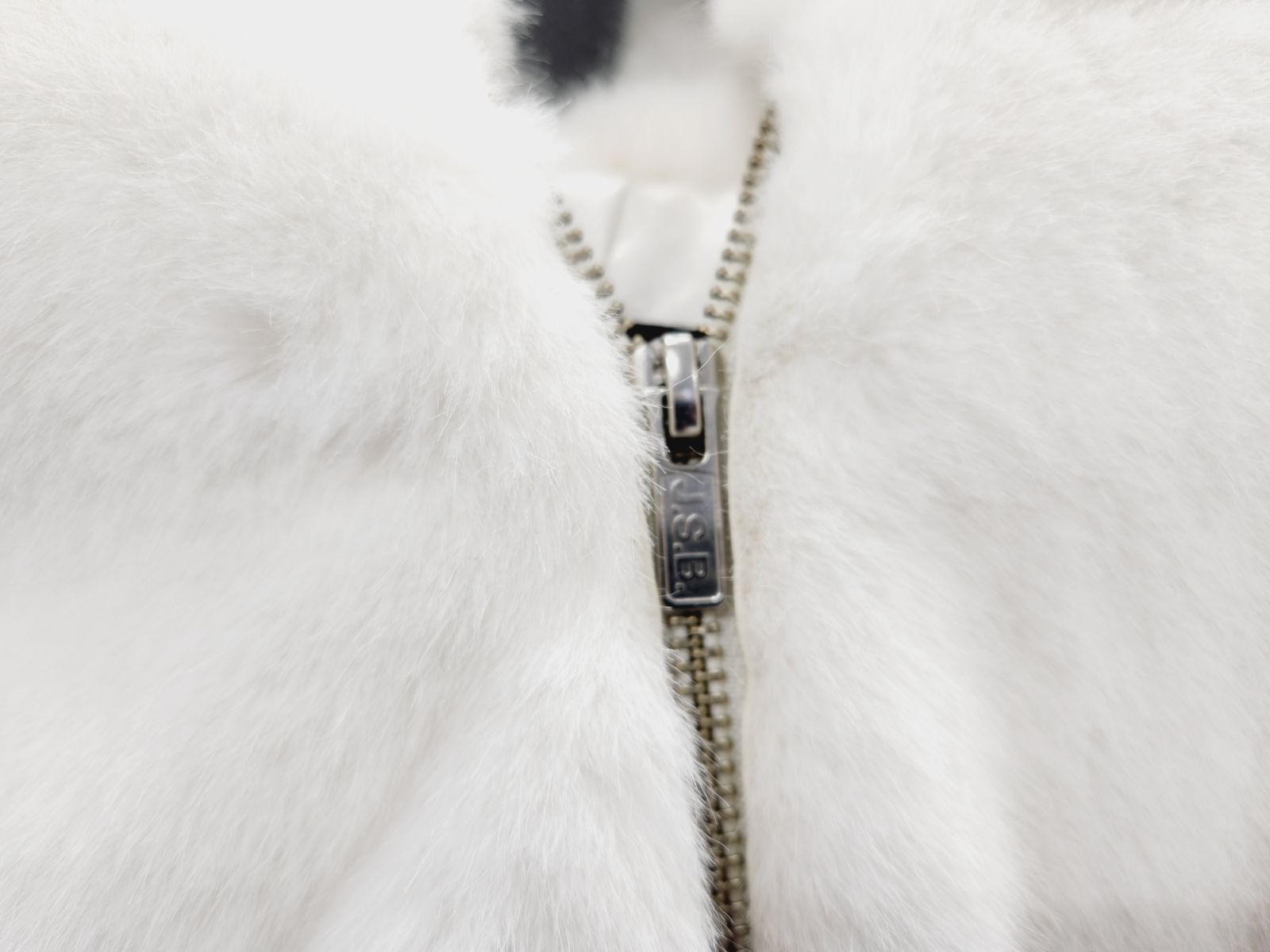 本日限定お値下げ。三代目ファージップパーカー フードファーロゴジップパーカー KDS318 – 100StarS