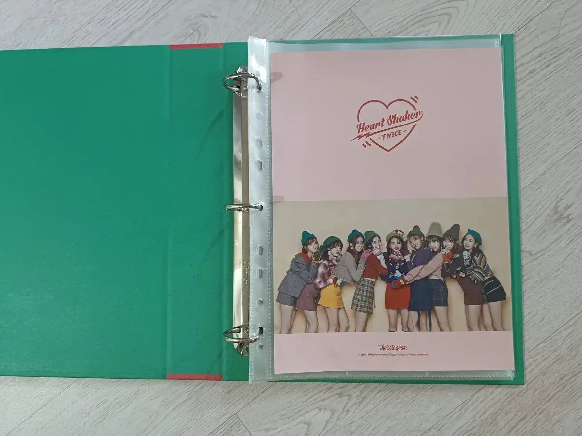 TWICE トゥワイス Merry - Happy トレカ バインダー