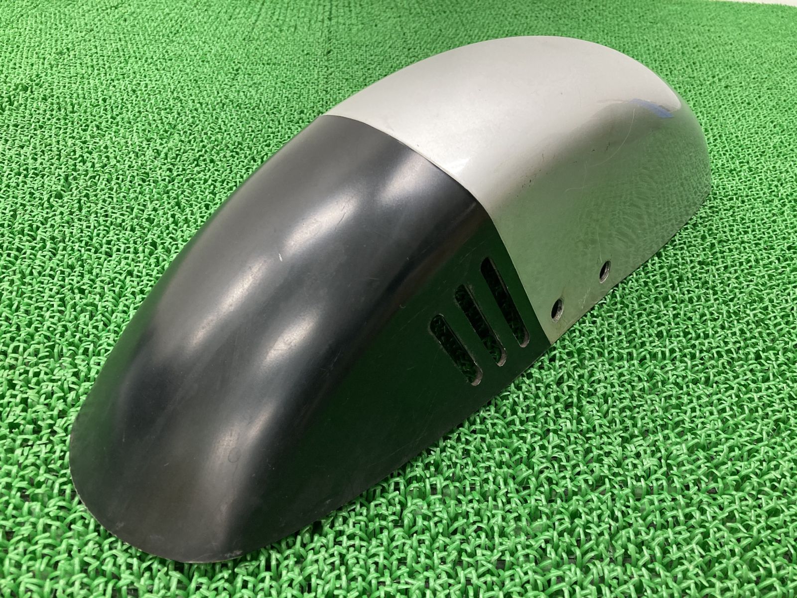 GSX1100Sカタナ フロントフェンダー 銀 53111-49300 スズキ 純正