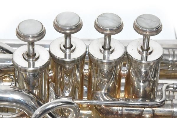 ☆ハードケース付！B＆S Model 4197 チューバ 管楽器☆ - メルカリ