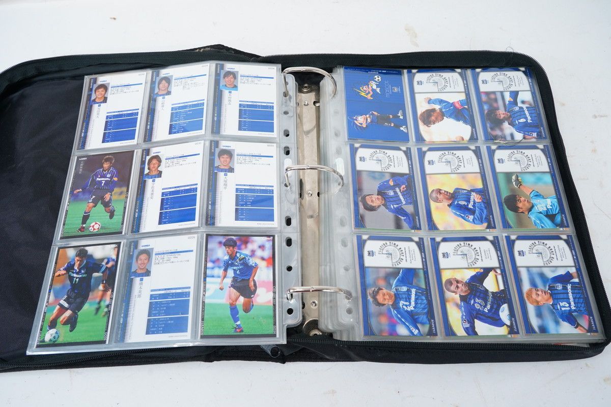 ガンバ大阪(2019シーズン）の選手27人分のサイン入り色紙セット 12枚