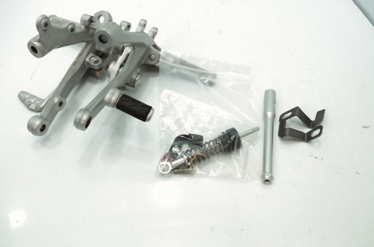 ドゥカティ パニガーレV4S 純正 ステップASSY 左右 824.3.347.1A 824.3.346.1A