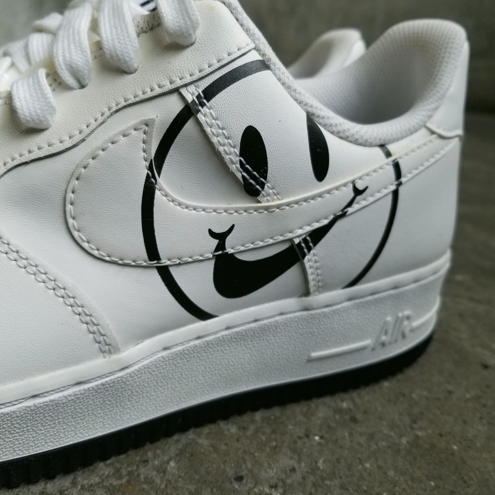 NIKE AIR FORCE 1 