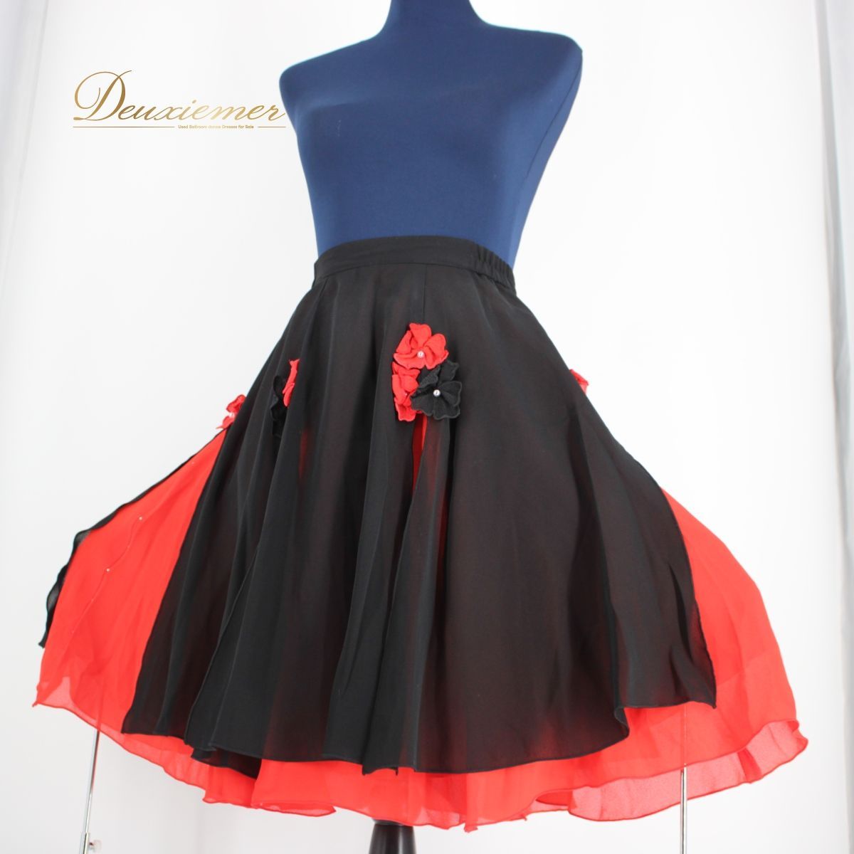【美品 社交ダンス衣装】スカート レッスンウェア 黒 赤 薔薇 バラ バイカラー 美品 社交ダンス衣装】ブラック系 レッド系 ICHIOKU イチオク 黒