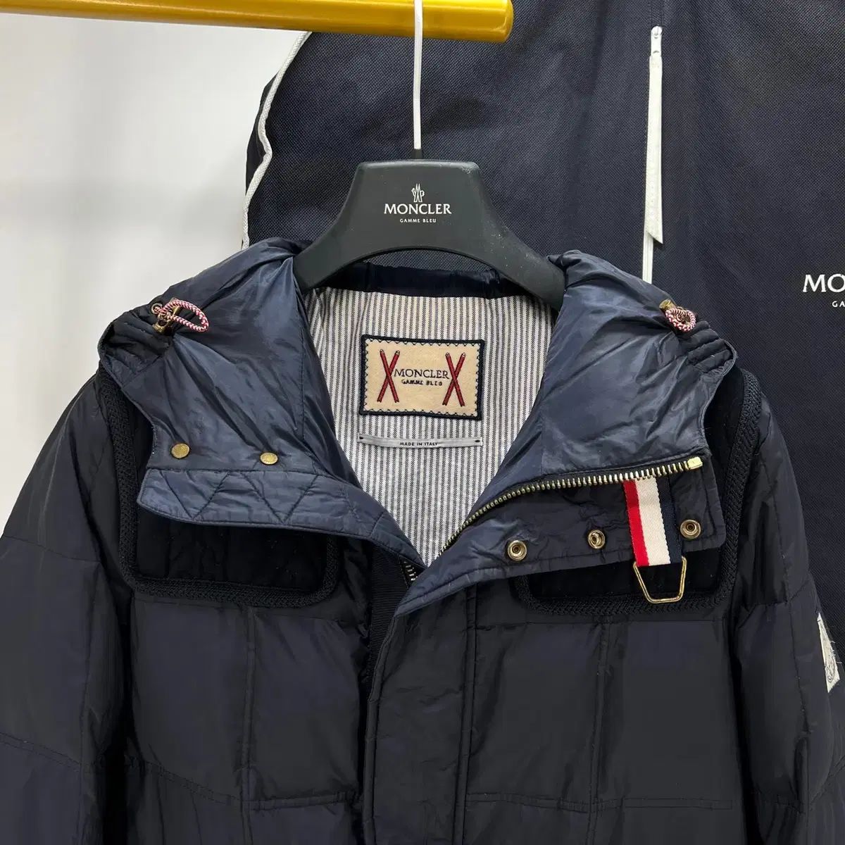 MONCLERモンクレール ダウン入り フード ブルゾンジャケット MONCLER モンクレール ダウンジャケット 9B00022 M1131 メンズ
