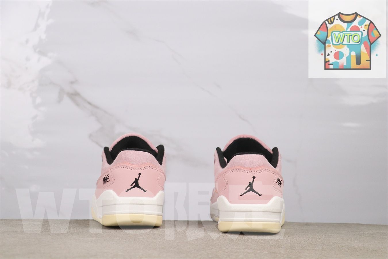 今日特価】Jordan HF3255-601 ジョーダン 4 ピンクホワイト