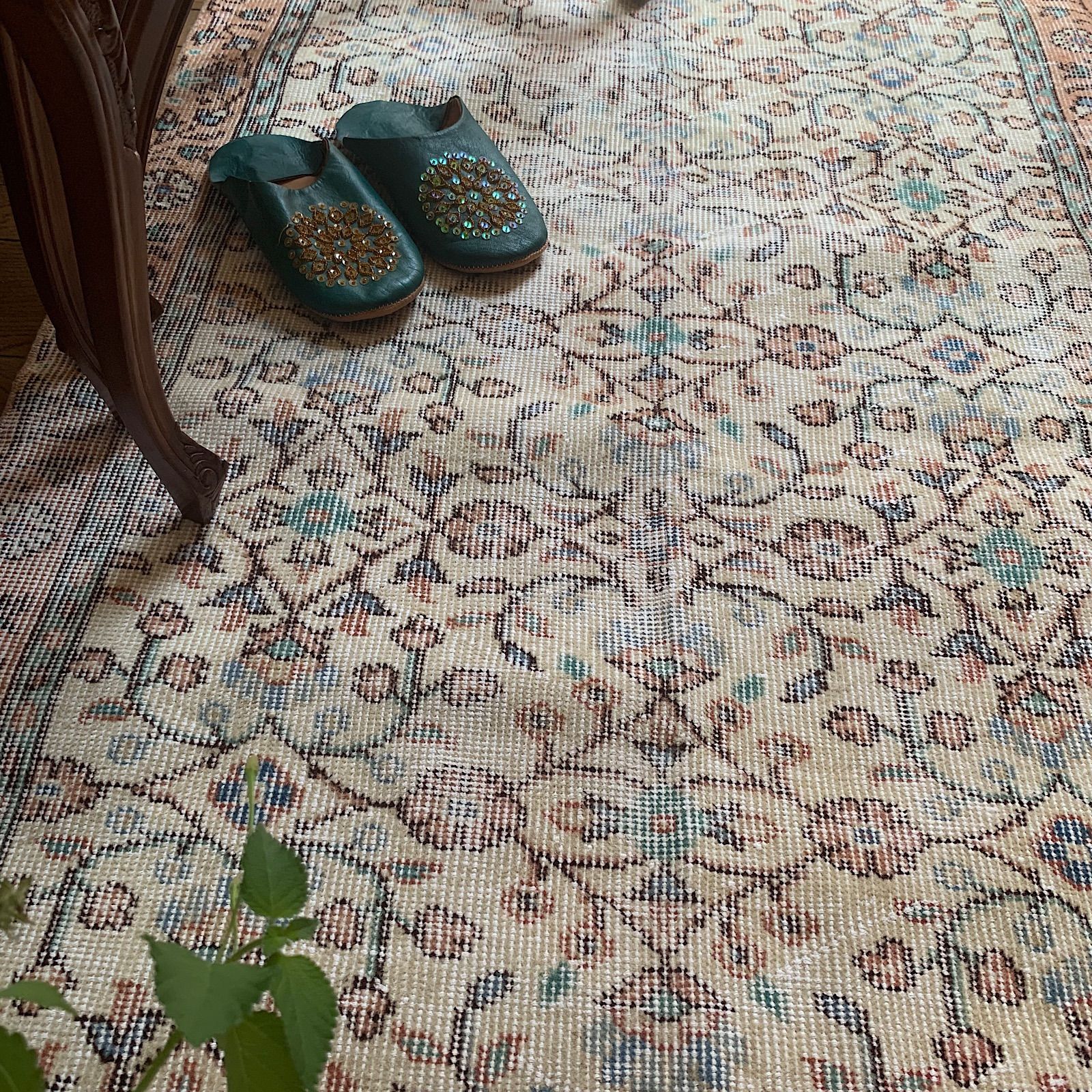 トルコヴィンテージラグくすみサーモンピンクフローラル