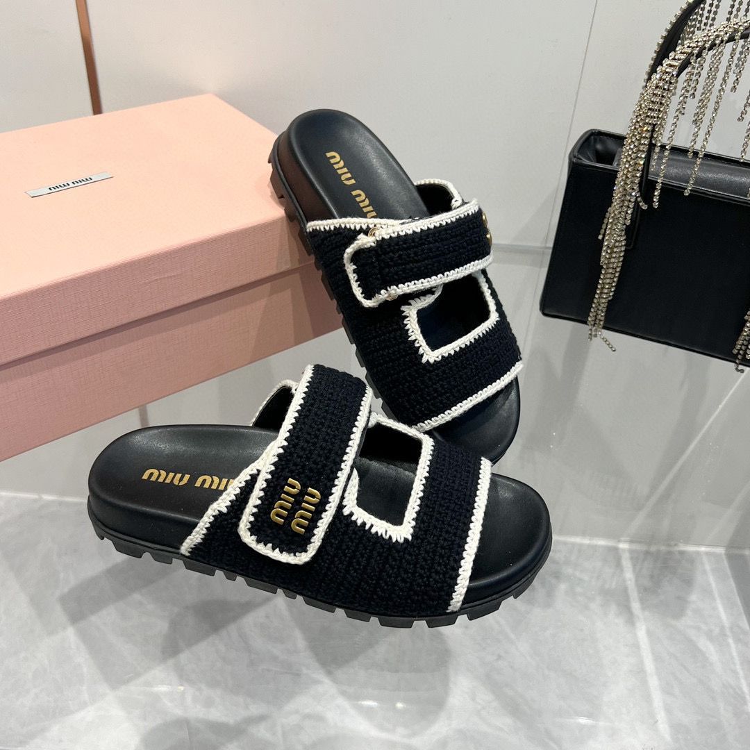 MIUMIU  サンダル  スリッパ   マジックテープサンダル  新品  24ss