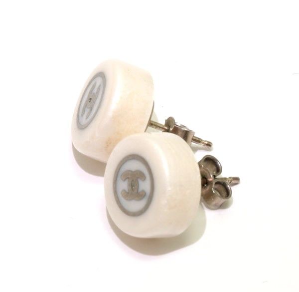 シャネル CHANEL サークルココマーク ピアス プラスチック 白×シルバー  