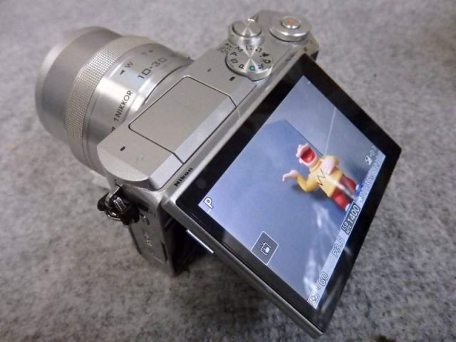 Nikon ミラーレス一眼 Nikon1 J5 標準パワーズームレンズキット