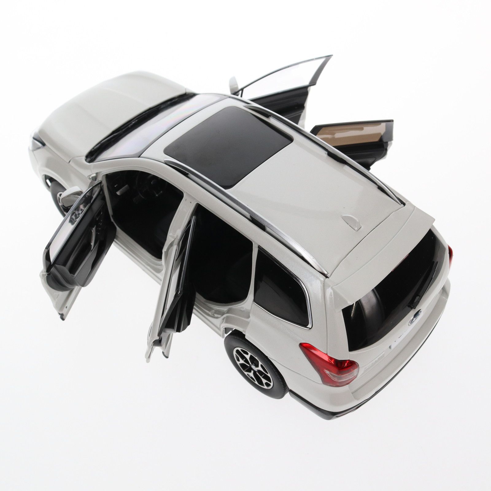 PAUDI 1/18 スバル フォレスター  XT 2015 Paudi 1:18 Scale Subaru Forester 2015 XT Diecast Miniature
