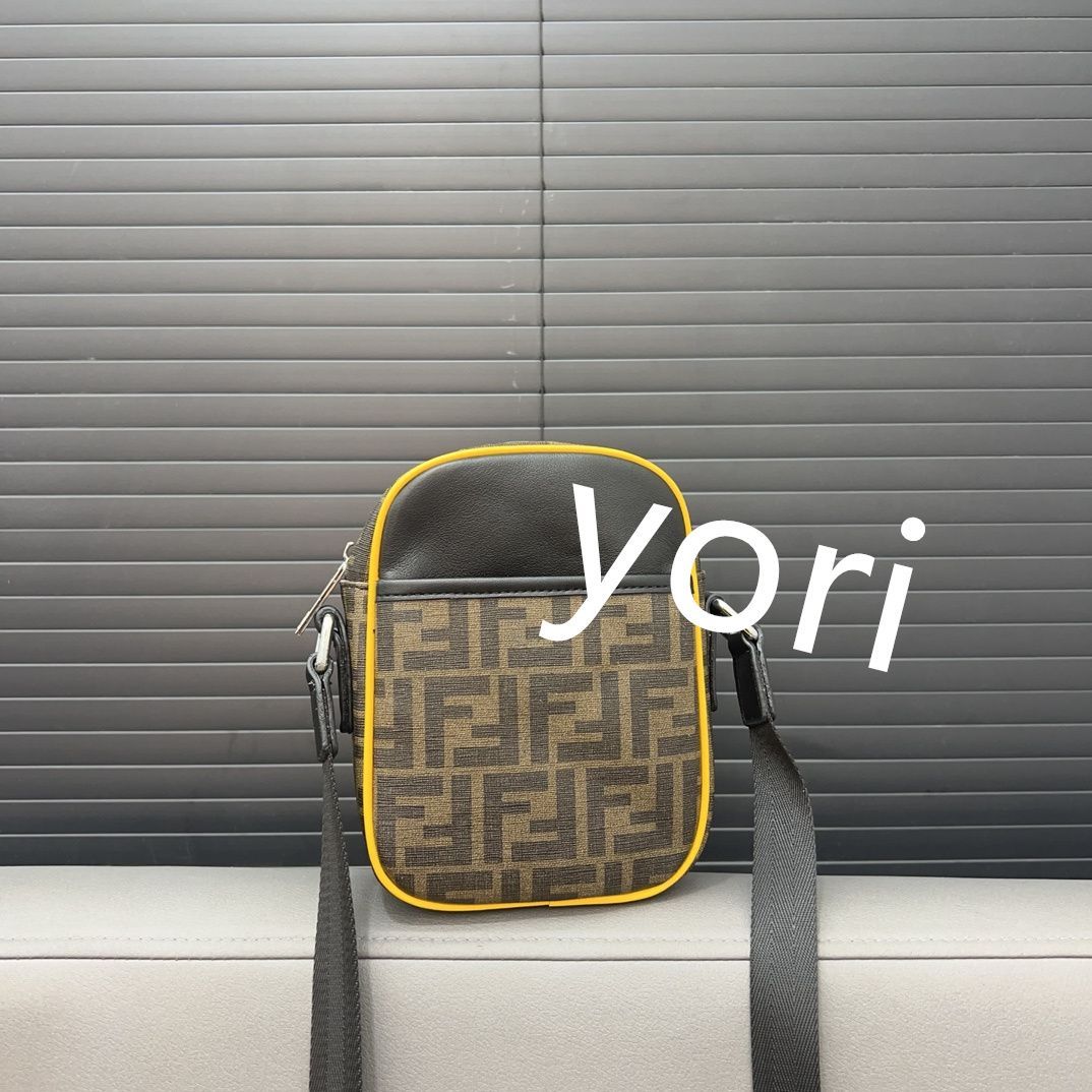 FENDI フェンディ ズッカショルダーバッグ メッセンジャーバッグ  