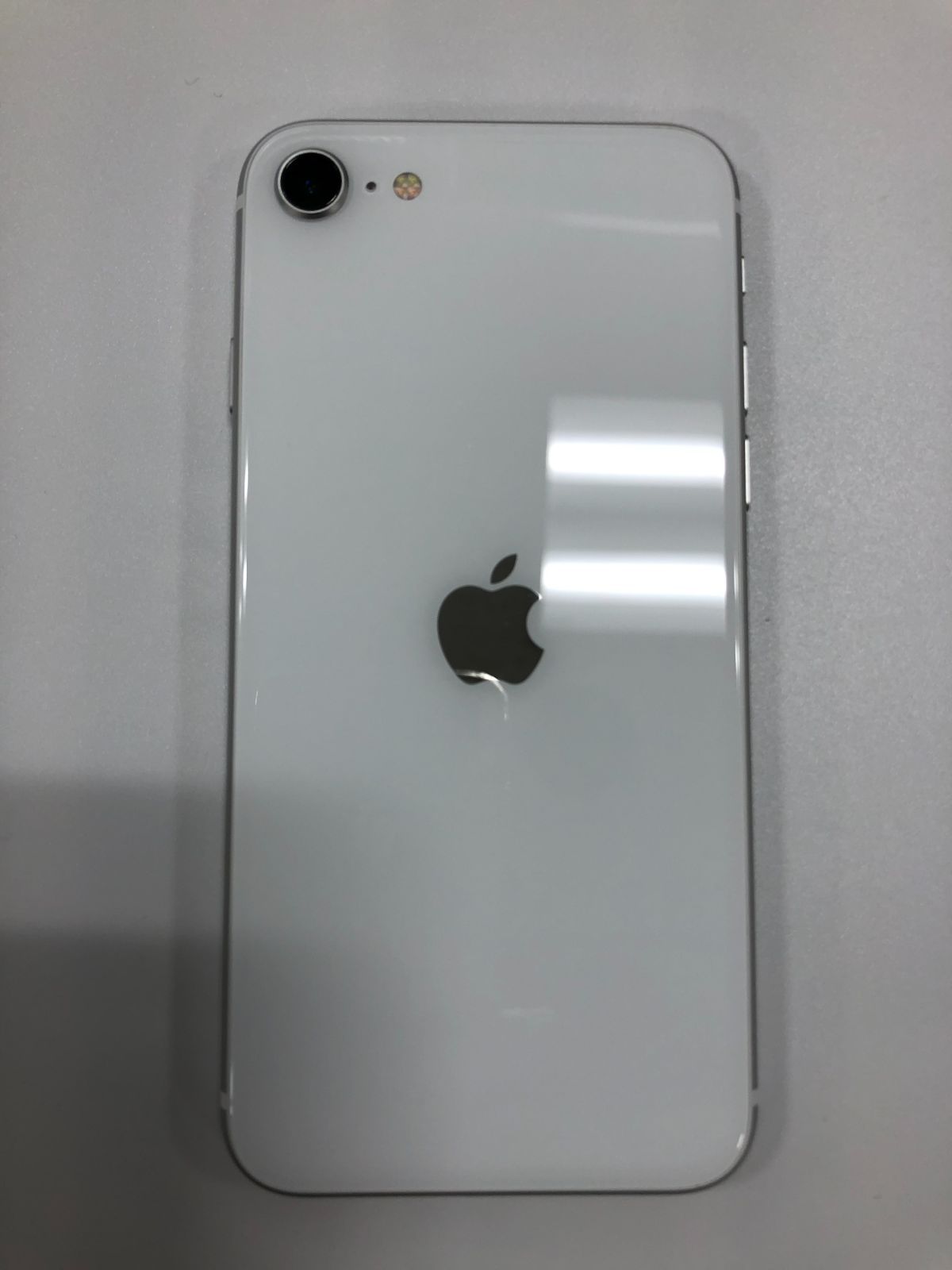 【中古】iPhone SE 第2世代 (SE2) 64GB ホワイト バッテリ89％ SIMフリー キャリア無し