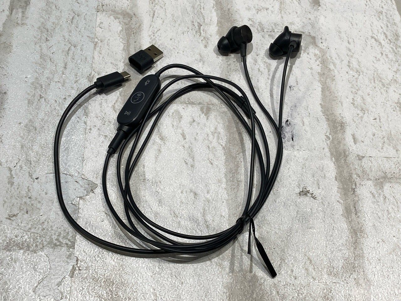 ★状態良好美品★ Logicool ロジクール 有線 3.5mm イヤホン ノイズキャンセリング マイク付き Zone Wired Earbuds ZONEWEBUC ☆★