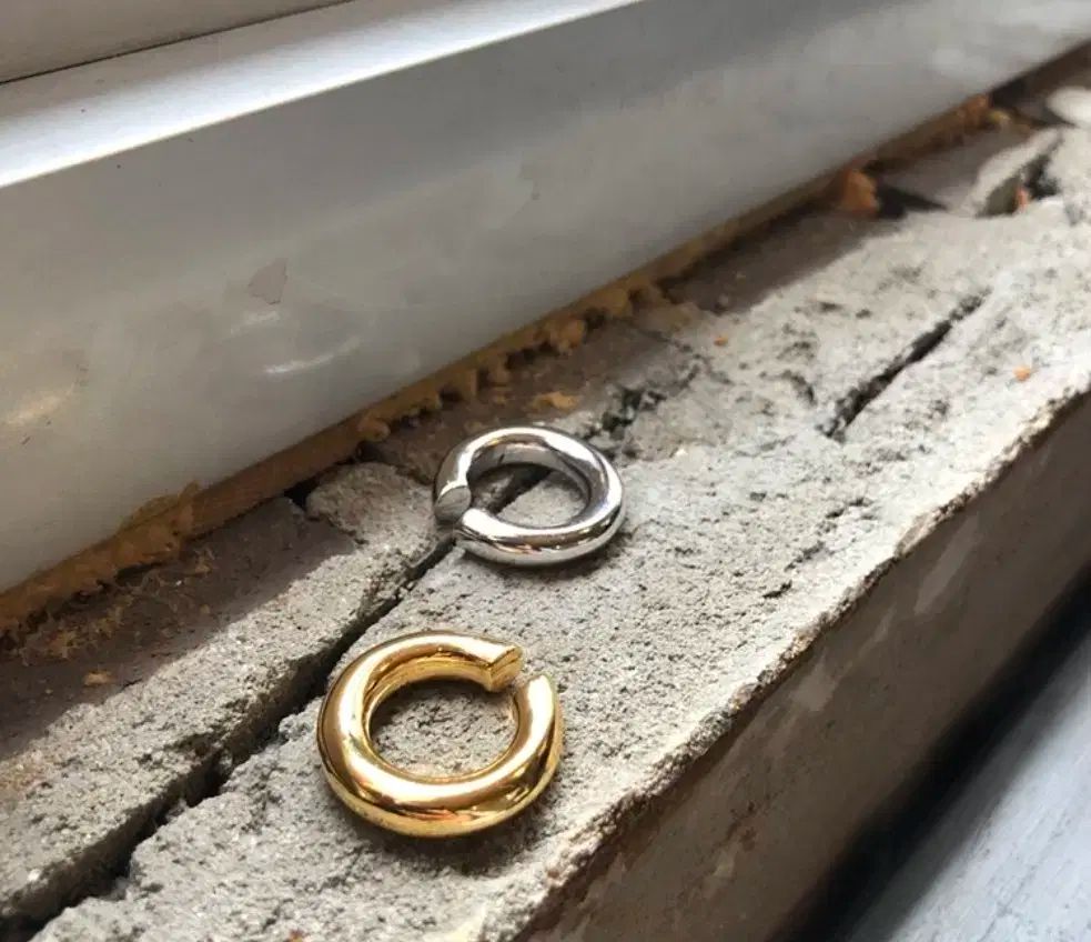 ユニセックス ボリュームイヤーカフ