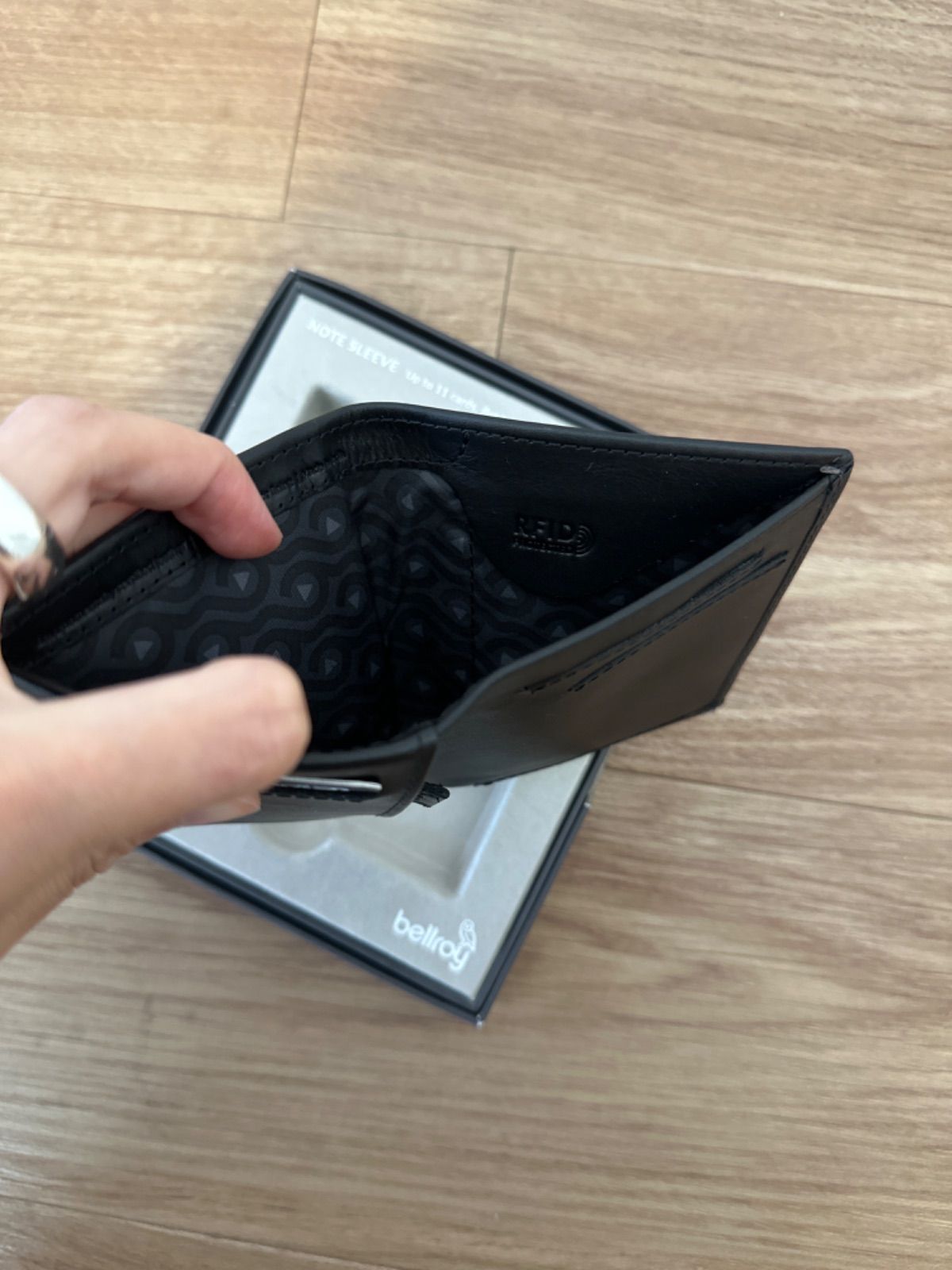 【新品未使用】BELLROY ベルロイ WNSC-BLK-301 財布 メンズ 二つ折り レザー Note Sleeve Black-RFID O/S