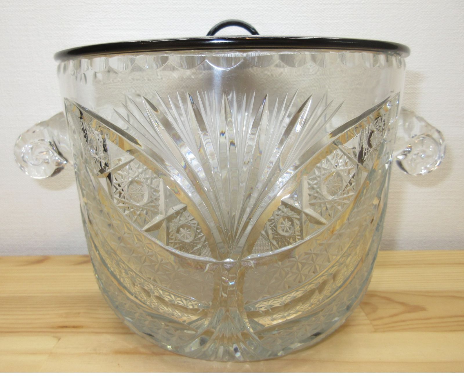 逢絢亭 茶道具 水指 義山 工芸ガラス クリスタル 真塗の塗蓋 木 き