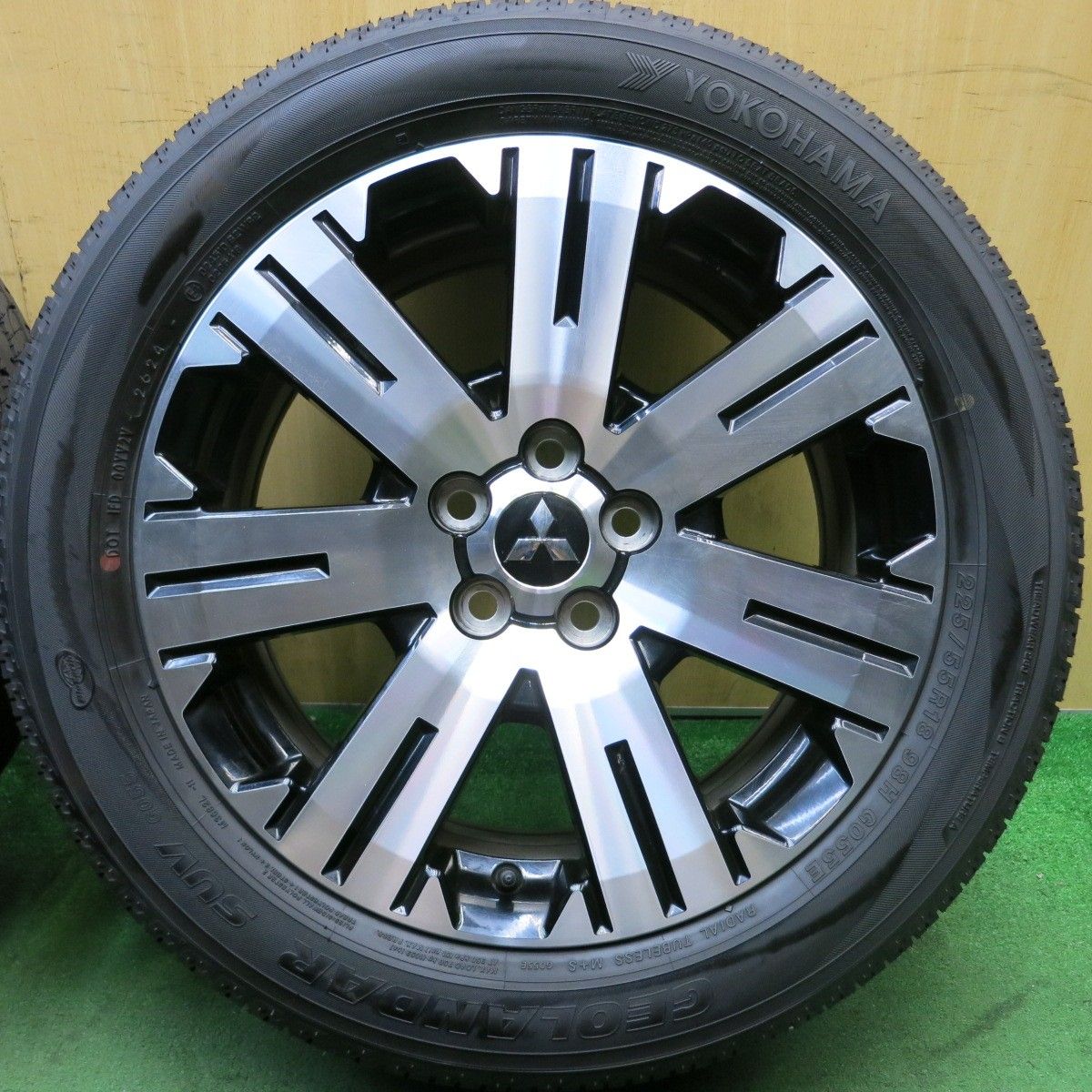新車外し 24年 三菱 デリカ D 5 純正 225 55R18 ヨコハマ ジオランダー SUV G055 G055E 18インチ D5 PCD114.3 5H 5092005HAノ