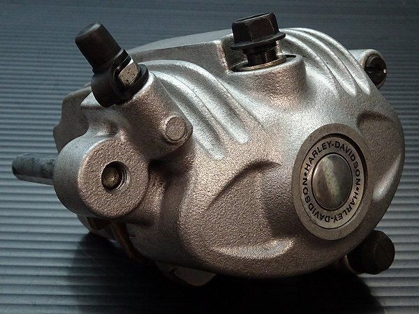 分解洗浄済 ♪ ハーレー スポーツスター XL883L-I 純正 フロントブレーキキャリパー 左 ♪ E3252