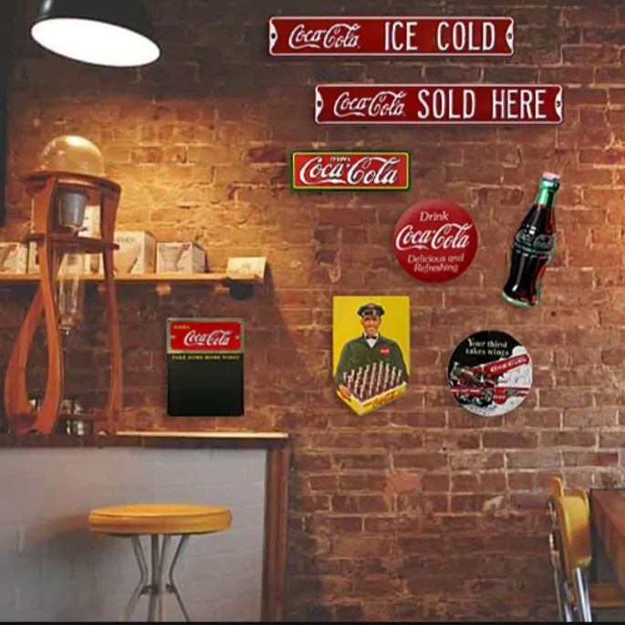 Coca Cola コカコーラ】丸型ボタン看板 ウイング付 アメリカン雑貨