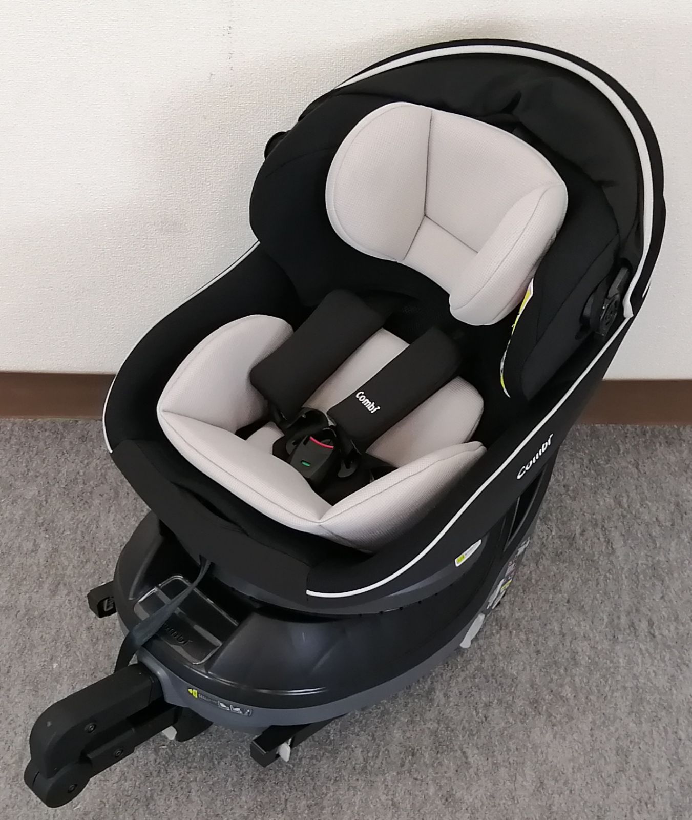【美品】Combi コンビチャイルドシートCG-UIG チャイルドシートCombi / クルムーヴ CG-UIG ISOFIX - 子供用品